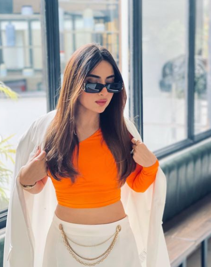 Pakistani youthful entertainer Saboor ali share most recent strong pictures on instagram account, Saboor ali wore short shirt with tight confined, She looking so hot youthful and striking in late snaps, In these photos Saboor ali bally button obviously shown. She is extremely enchanting and receptive outlook star.