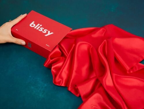 imgi 435 blissy mulberry silk pillowcase ad 0055 1890x1080 1